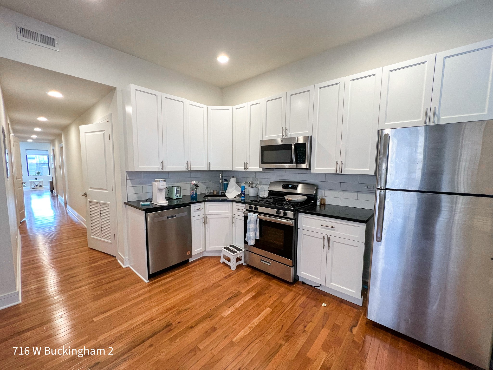 710-16 W Buckingham Pl 710-16 W Buckingham Pl, Chicago, IL 60657 - Leasing by Cross Street